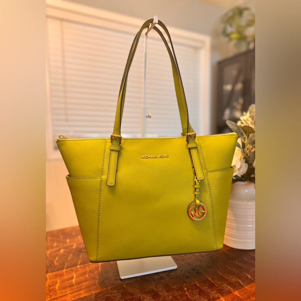 Michael Kors Jet Set Travel Tote in Lime Green, Leather Tote Bagb